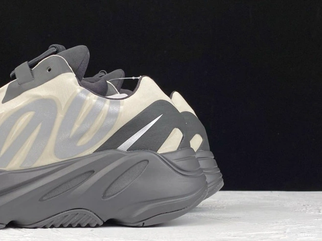 FY3729 MNVN Boost 700 Adidas Bone Yeezy 1019